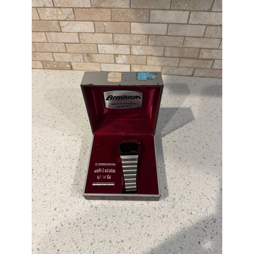 ARMITRON VINTAGE DIGITAL ARMITRON VINTAGE DIGITAL WATCH 802023 read description